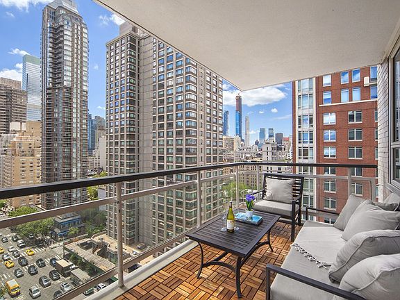 4th image of 200 E 66th St APT A1703
