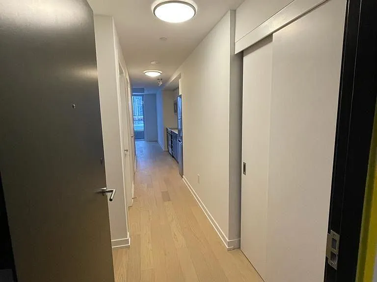 15 Wellington St S #703 — Photo 3