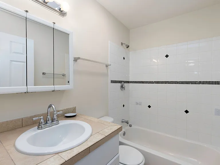 Cordova Apartments — Photo 40