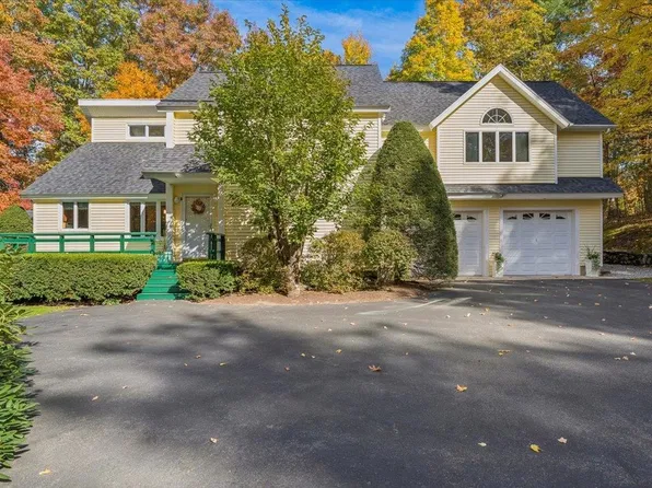 25 Chagnon Lane, Hudson, NH 03051