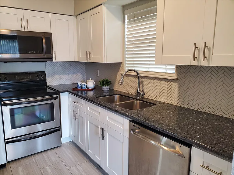 1818 Augusta Dr #29 — Photo 21