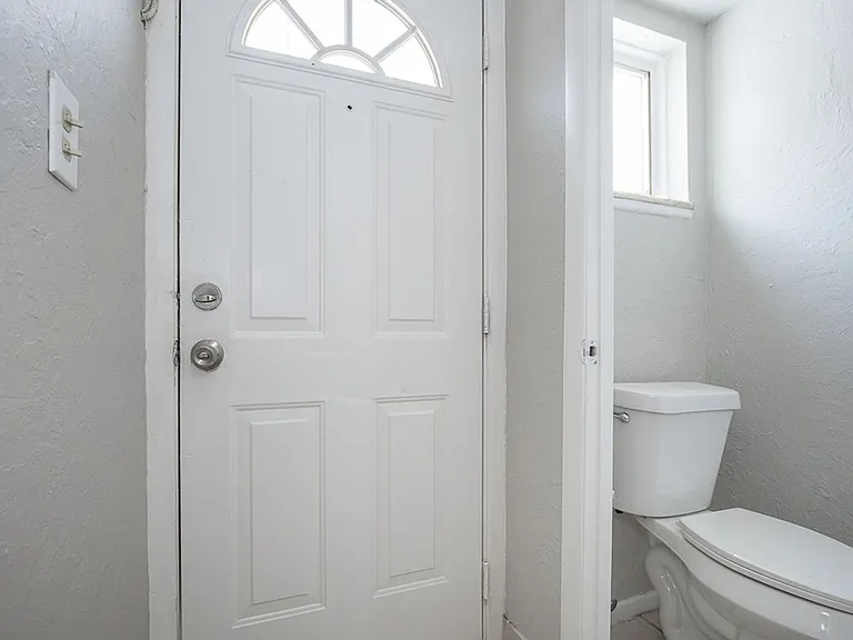 23755 Banbury Cir #10 — Photo 13