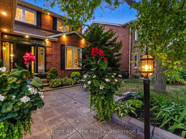 230 Poole Dr, Oakville, ON L6H 3W4