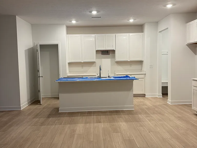 7451 Fallsworth Dr — Photo 4