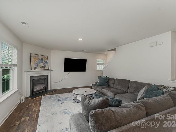 4th image of 1700 Gaston Mountain Dr