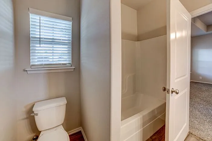 2421 W Imperial Ct — Photo 32