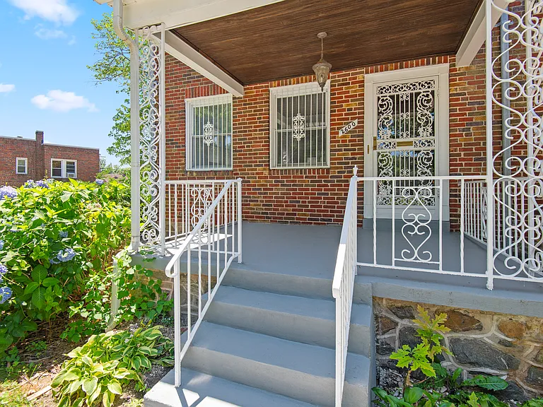 2600 N Longwood St — Photo 14
