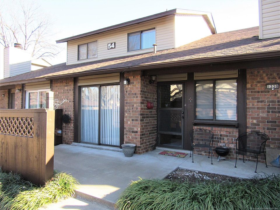 1st image of 1330 S 110th Ave E