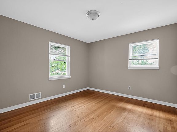 5th image of 336 Sun Valley Rd