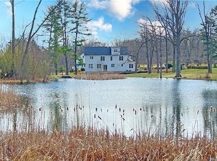 3 Lake Windermere Dr #4, Stamford, CT 06904