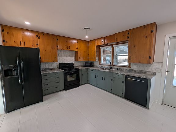 5th image of 1825 Lawson Ln