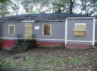 1270 Gus Thornhill Jr Dr, East Pt, GA