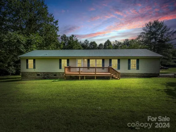 23 Leafwood Ln, Zirconia, NC 28790