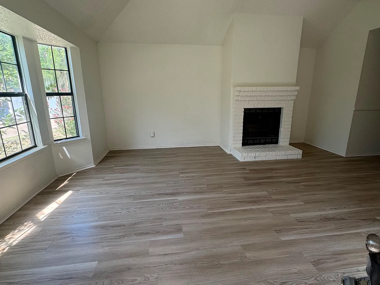 2 bed, 1157 sqft, $1,800 — Photo 3