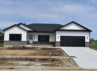 413 Abby Rd, El Paso, IL 61738