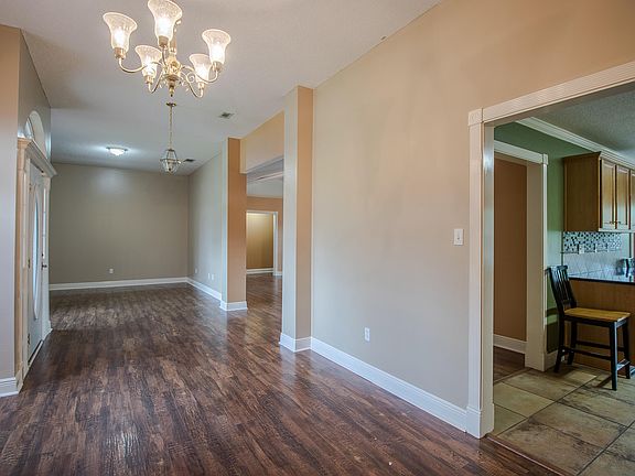 3rd image of 11376 Peyton Dr