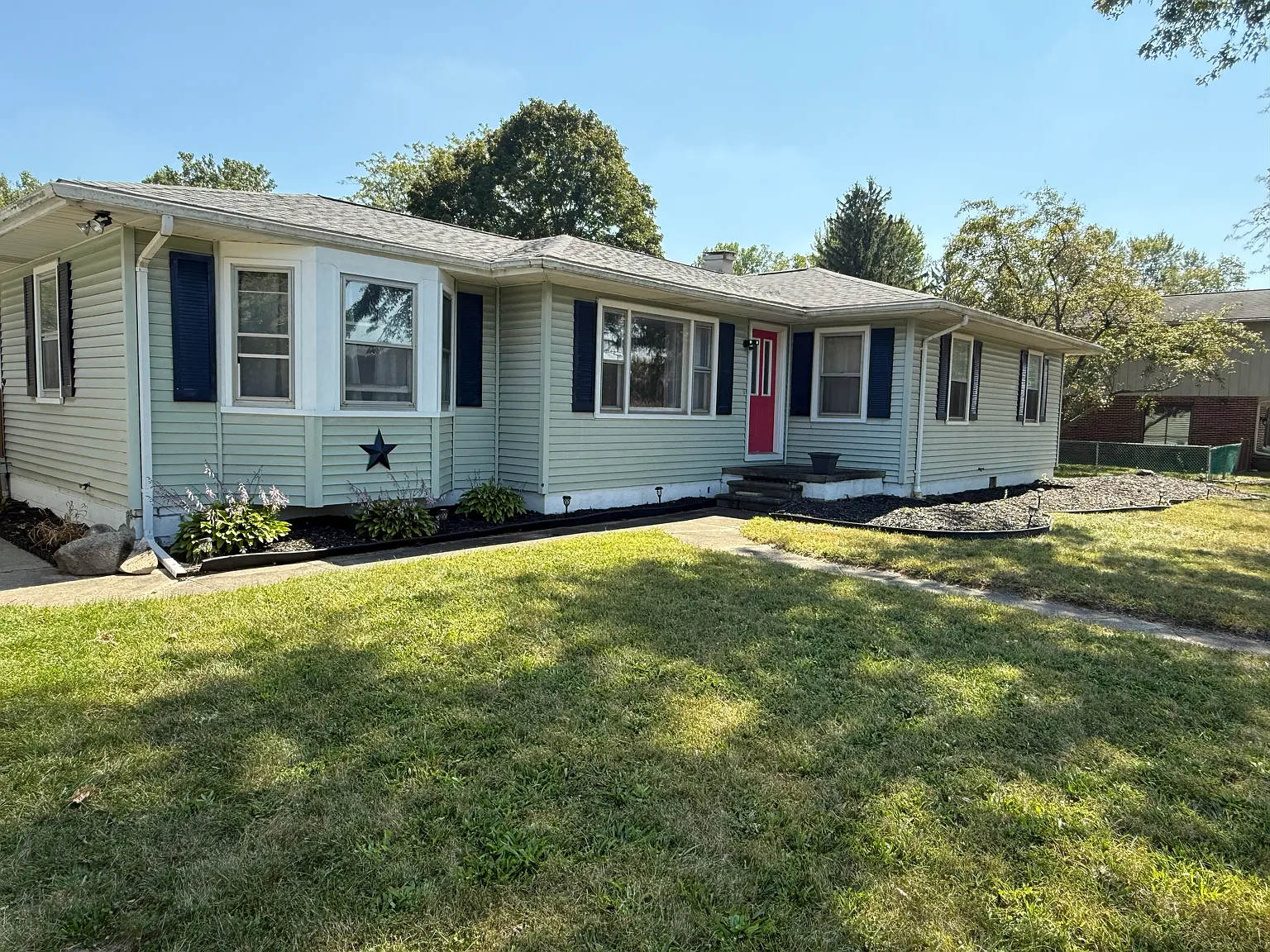 3 bed, 1.5 bath, 1586 sqft, $2,500 — Photo 1