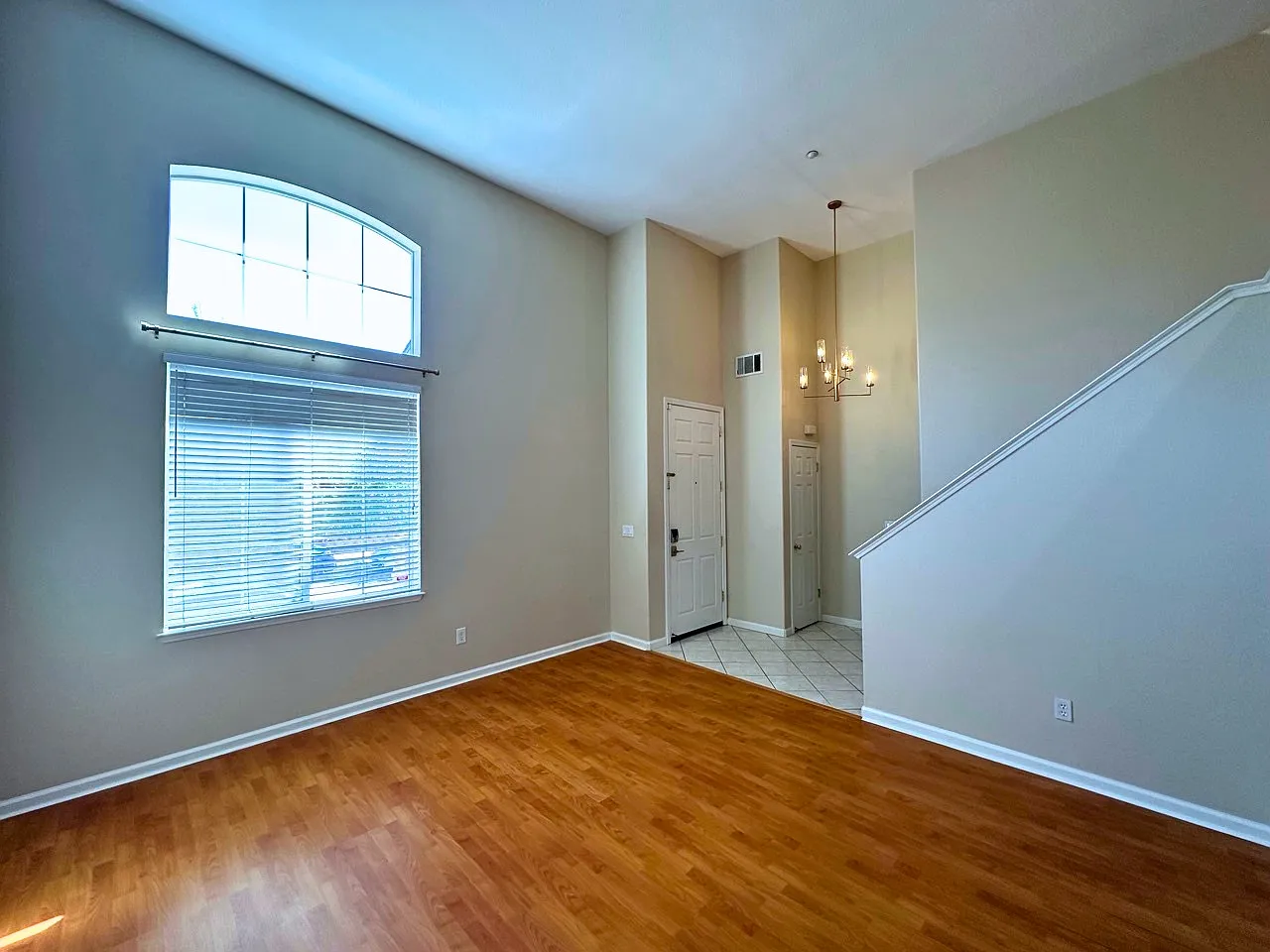 3 bed, 2.5 bath, 1979 sqft, $3,950 — Photo 2