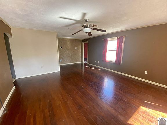 5th image of 106 Watkins St