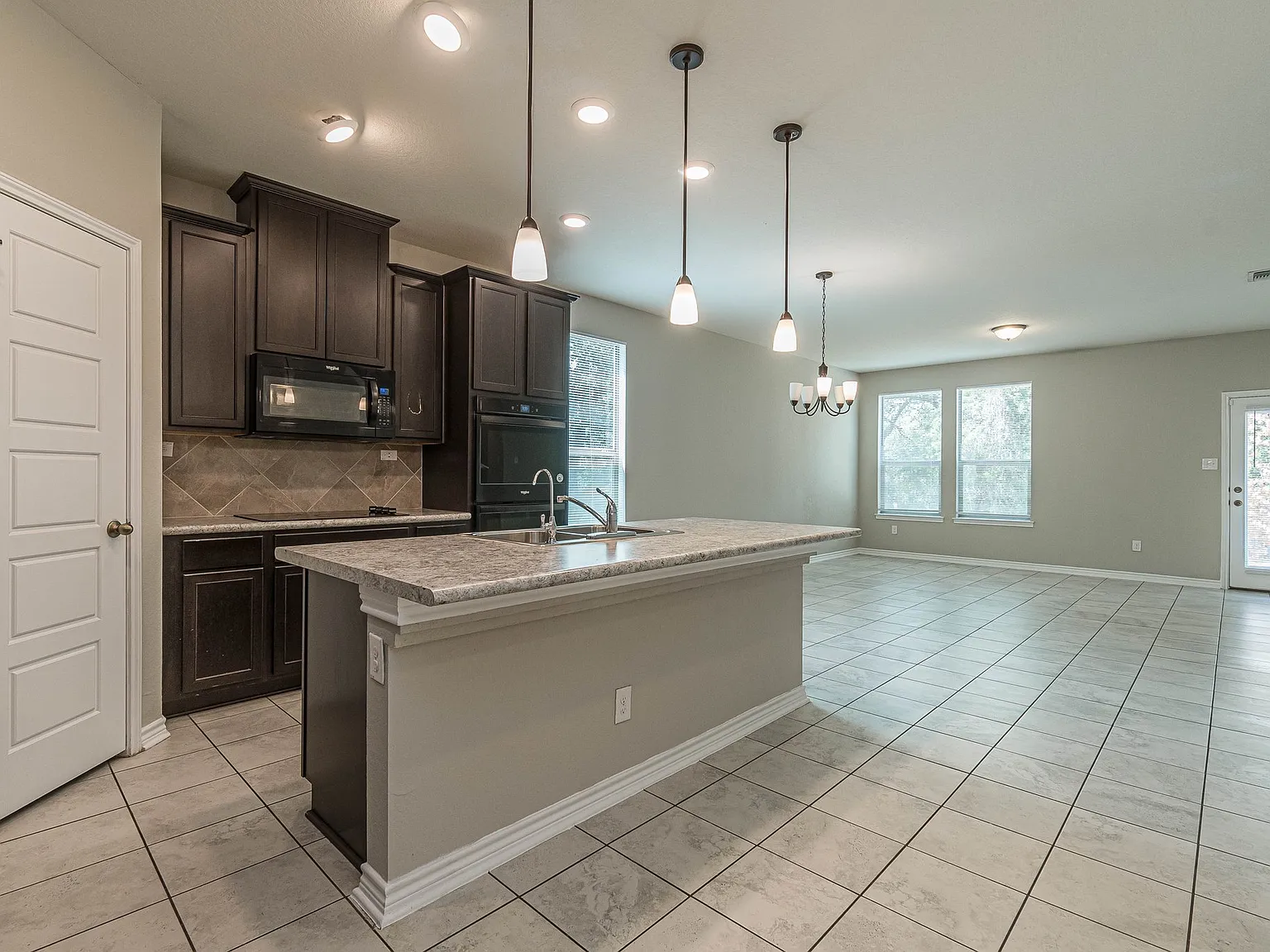 4 bed, 2699 sqft, $2,249 — Photo 4