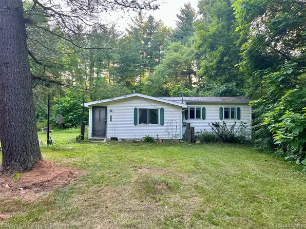 975 Boshaw Dr, Attica, MI 48412