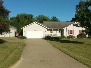 5065 Country Ln, Middleville, MI 49333