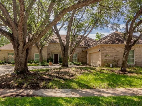 6013 Country Club Dr, Victoria, TX 77904