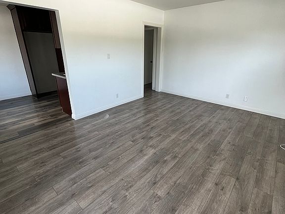 4th image of 13527 Victory Blvd #6