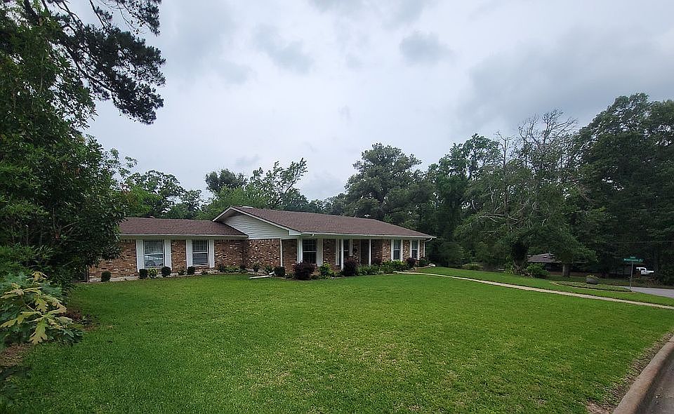 2nd image of 3105 Tanglewood Dr