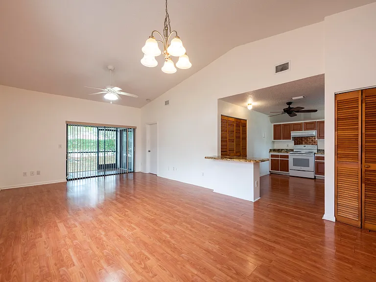 9641 Riverside Dr #F1 — Photo 21