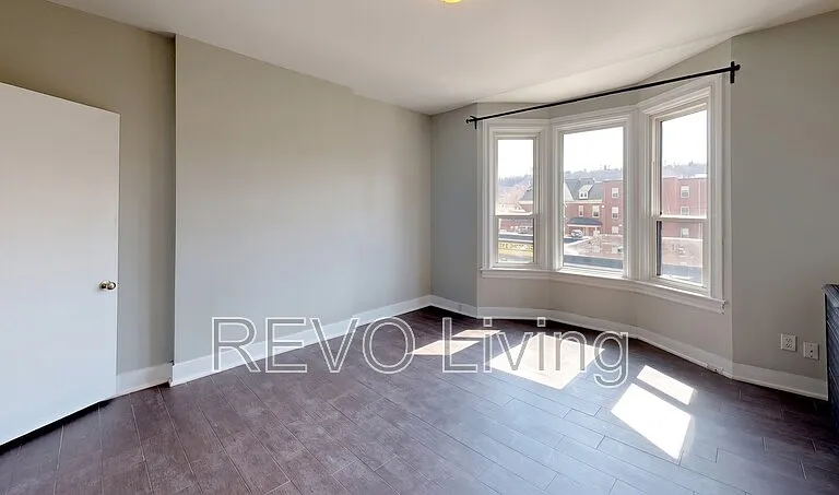 477 King St E #463 — Photo 3