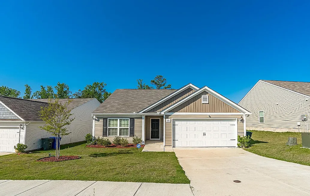 3 bed, 2.0 bath, 1317 sqft, $1,900 — Photo 1