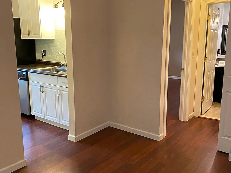 220 Main St #11 — Photo 8