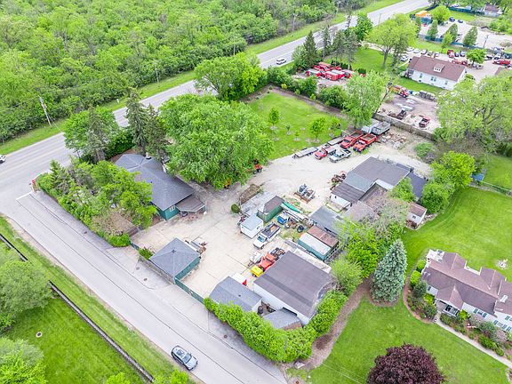 3rd image of 430 N River Rd
