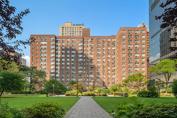 Sold by Casa Blanca Real Estate | media 32