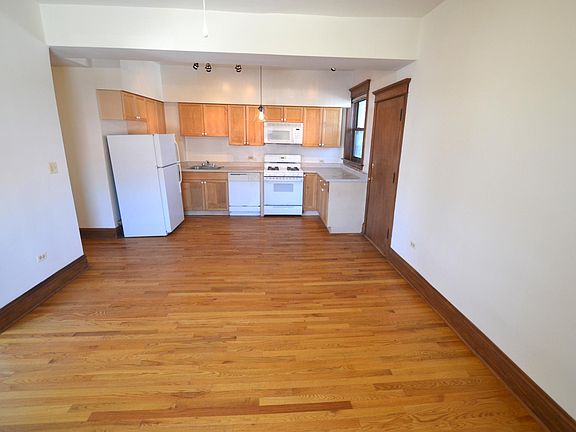4th image of 3124 N California Ave #2