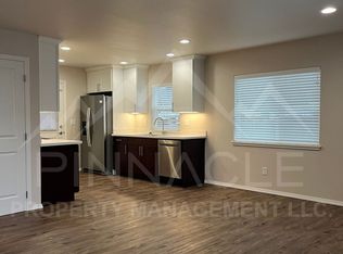 615 N 1st St #E, Selah, WA 98942