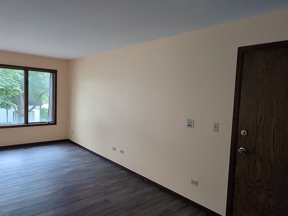 3rd image of 242 W Slade St APT 2E