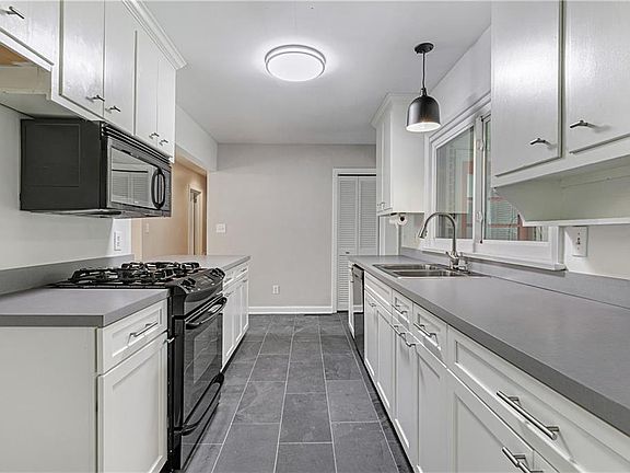 4th image of 5 Draper Ln