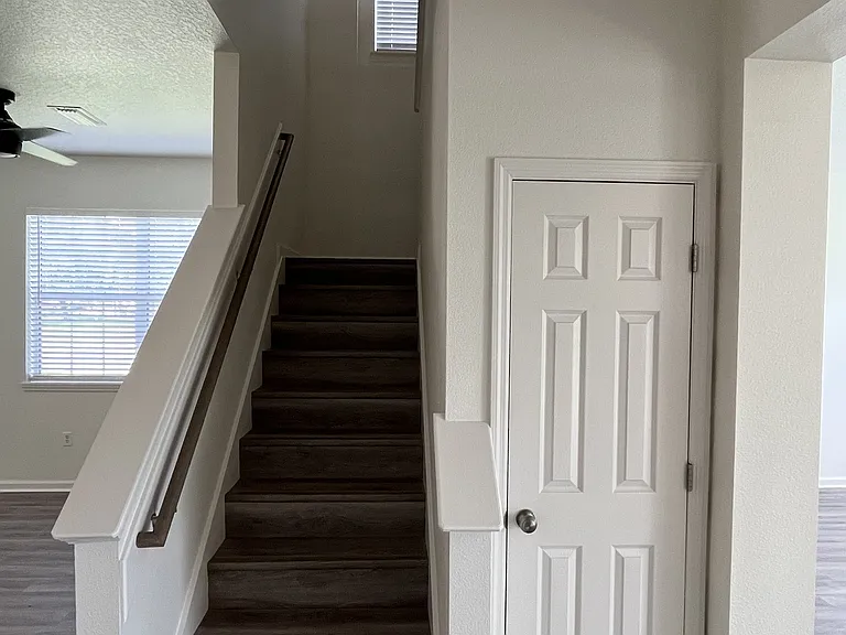 101 Hagge Dr — Photo 23