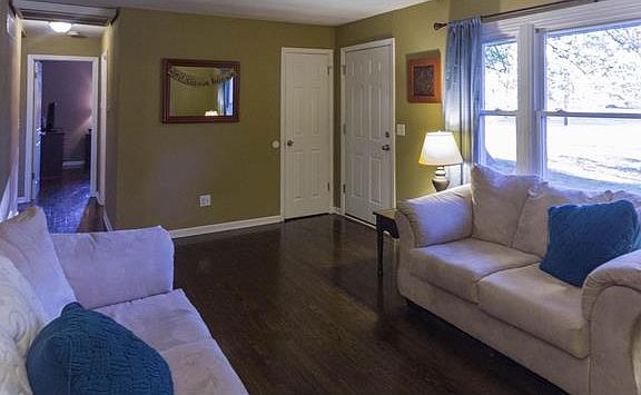 3rd image of 305 NE Orchard Dr