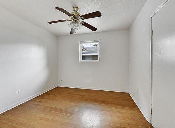 5th image of 3804 Lake Villa Dr