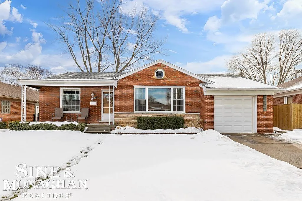 21604 Benjamin St photo 1