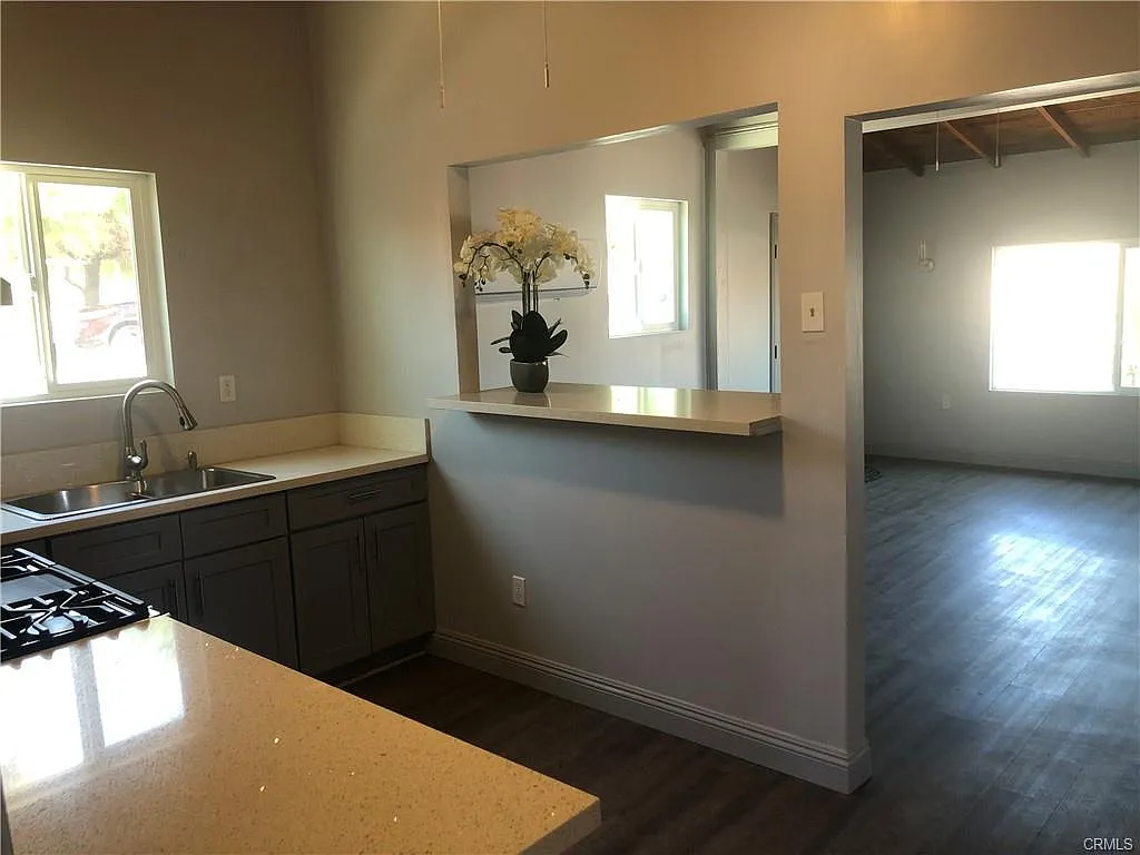 3 bed, 923 sqft, $1,475 — Photo 3
