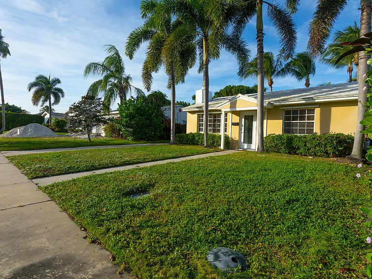 245 Cortez Rd — Photo 3