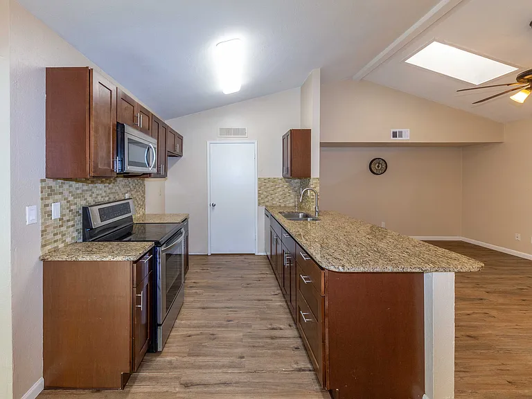 4603 Chapman St — Photo 11