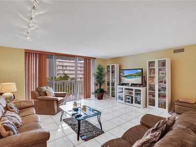400 NE 12th Ave #406, Hallandale Beach, FL, 33009
