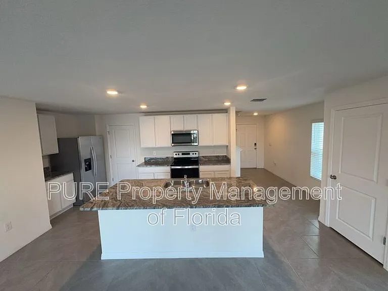 8702 SW 46th Ave — Photo 7