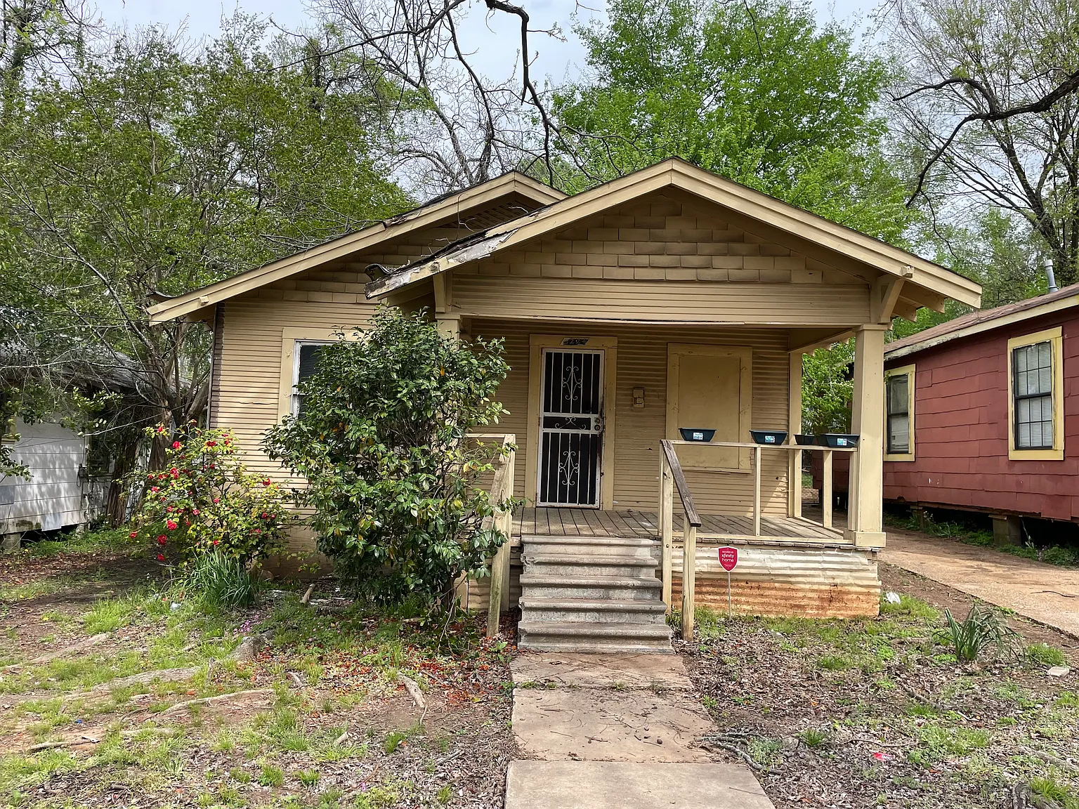 2 bed, 879 sqft, $650 — Photo 1