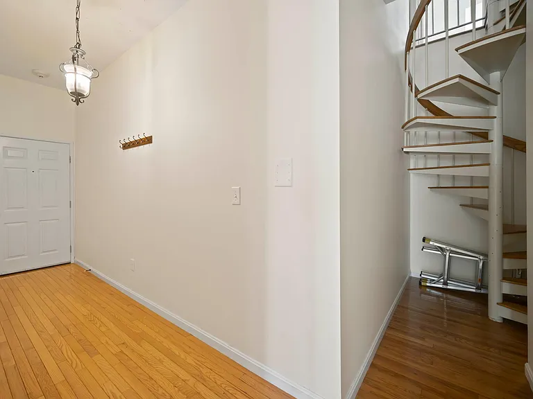 38 Pleasant St #6 — Photo 16